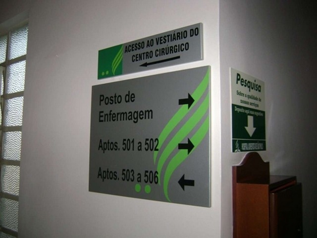 Fábrica de placas de sinalização