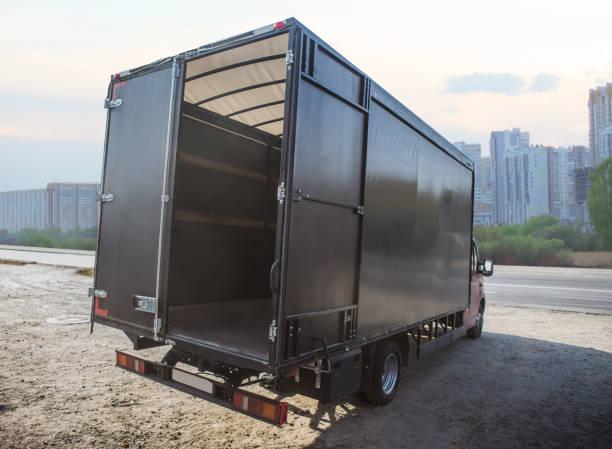Locação de caminhão com plataforma elevatória